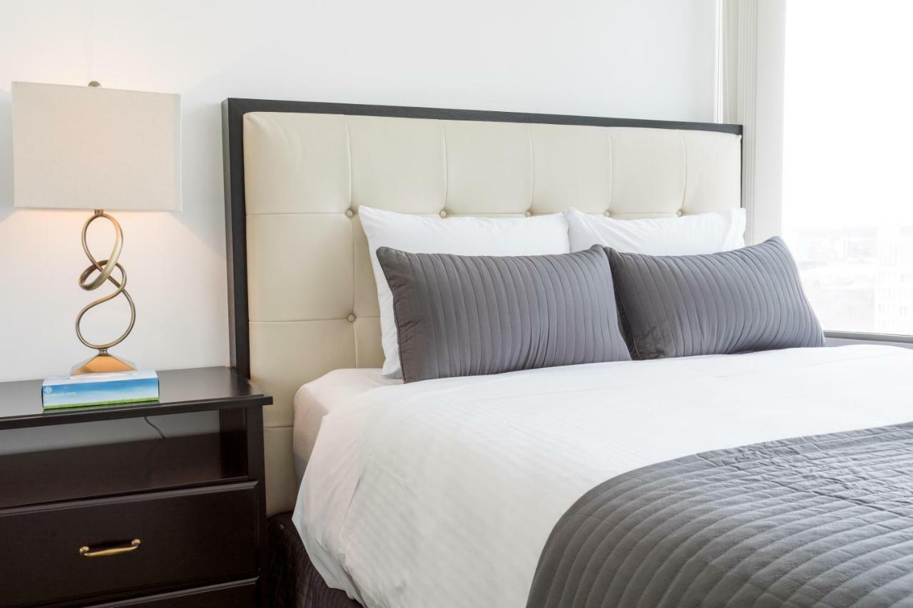 تورونتو Altitude Suites Bay Street - Holiday Bonus - Free Parking المظهر الخارجي الصورة
