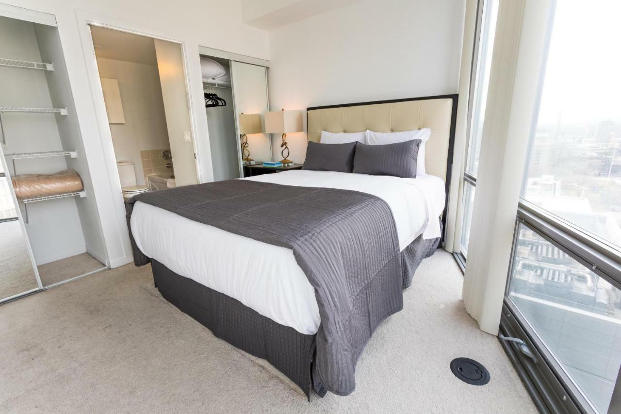 تورونتو Altitude Suites Bay Street - Holiday Bonus - Free Parking المظهر الخارجي الصورة